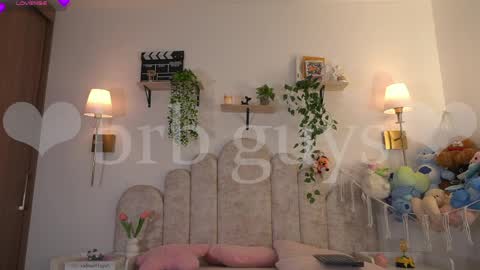 violeth___ online show from April 7, 1:22 pm