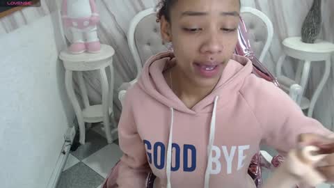 violeth_b online show from December 3, 12:38 pm