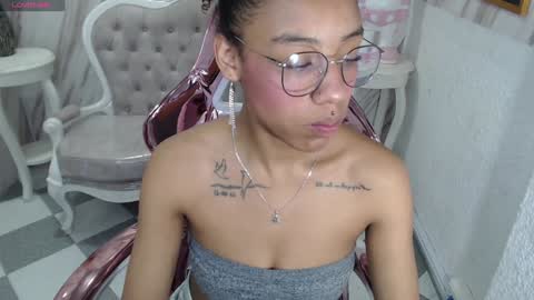 violeth_b online show from December 10, 4:27 pm