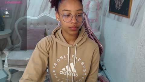 violeth_b online show from December 28, 12:35 pm