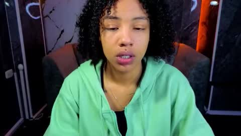 violeth_b online show from December 3, 12:47 pm