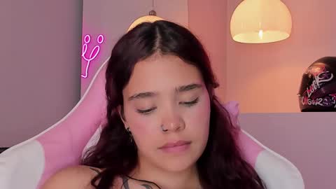 Violeth Hill online show from February 26, 8:15 am