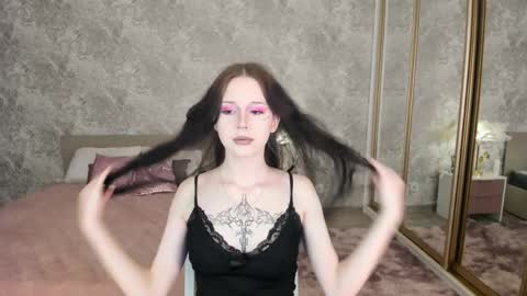 violetharmee online show from March 29, 11:54 am