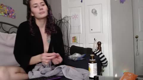 Violet Hooper online show from January 14, 5:12 pm