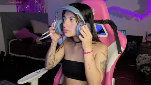   online show from April 7, 9:26 pm