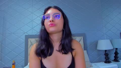 Snapshot of violetrousse chatting on March 4, 4:02 pm Violet Rousse online show from March 4, 4:02 pm