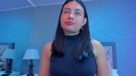 Snapshot of violetrousse chatting on March 24, 2:33 pm Violet Rousse online show from March 24, 2:33 pm
