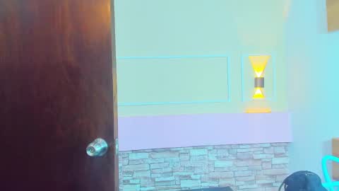 Snapshot of violetsmith7 chatting on December 16, 2:47 am violetsmith online show from December 16, 2:47 am