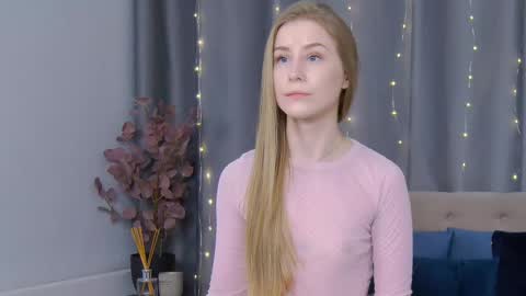 VioletSwone online show from February 16, 8:32 am