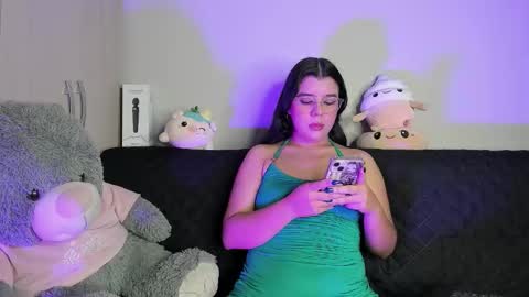 Snapshot of violett2006 chatting on February 24, 1:14 am violeta online show from February 24, 1:14 am