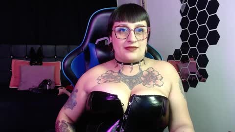 Snapshot of violett_8 chatting on April 7, 9:37 pm violett_8 online show from April 7, 9:37 pm