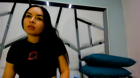 Snapshot of violett_bliss chatting on July 8, 3:11 am violett_bliss online show from July 8, 3:11 am