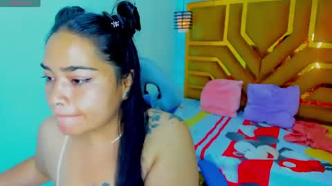 Snapshot of violett_cinnamon chatting on June 22, 11:07 am Violeta online show from June 22, 11:07 am