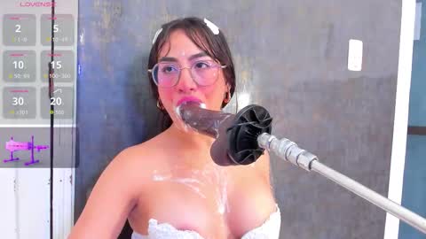 Snapshot of violett_collins_ chatting on October 10, 8:02 am Violett online show from October 10, 8:02 am