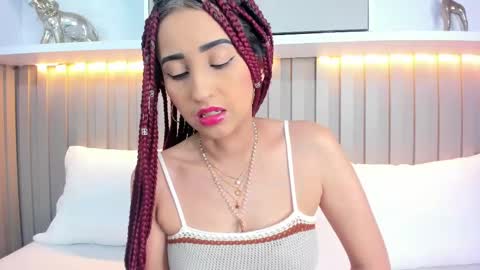 Snapshot of violett_rabbit_ chatting on October 7, 8:17 pm Violett online show from October 7, 8:17 pm