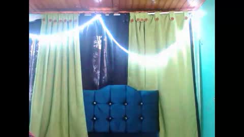 violetta_dreams online show from April 15, 8:31 pm