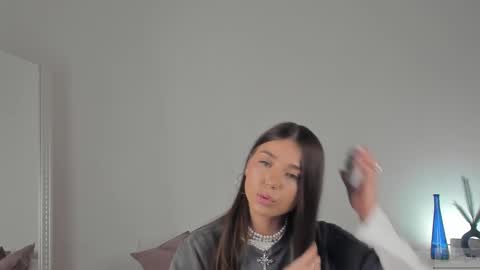 violetta_finch online show from February 10, 10:20 am