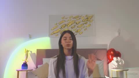 Snapshot of violetta_finch chatting on March 20, 10:20 am violetta_finch online show from March 20, 10:20 am