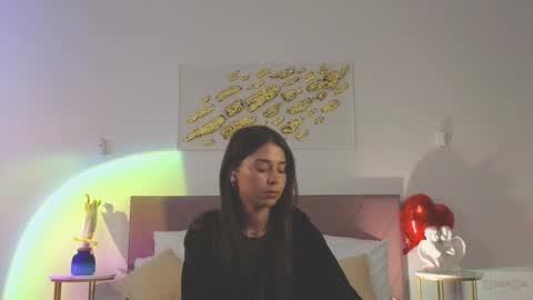 Snapshot of violetta_finch chatting on March 21, 11:26 am violetta_finch online show from March 21, 11:26 am