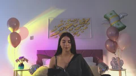 Snapshot of violetta_finch chatting on June 16, 10:29 am violetta_finch online show from June 16, 10:29 am