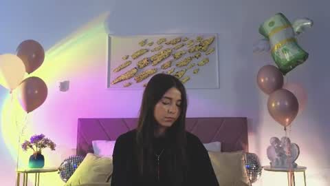 Snapshot of violetta_finch chatting on June 19, 10:41 am violetta_finch online show from June 19, 10:41 am