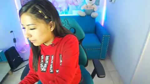Snapshot of violetta_m_ chatting on February 3, 12:25 pm Violeta online show from February 3, 12:25 pm