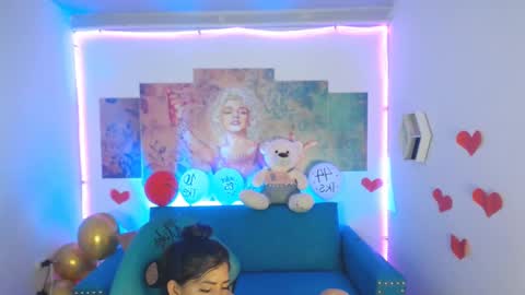 Snapshot of violetta_m_ chatting on February 24, 9:52 pm Violeta online show from February 24, 9:52 pm