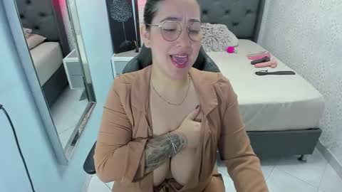 VIOLETTA online show from March 20, 12:54 pm