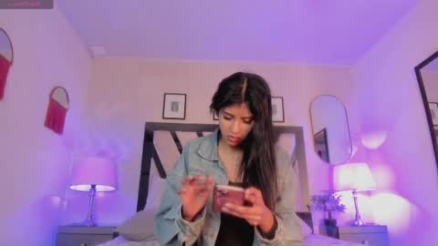 Snapshot of violettaa_stone chatting on April 1, 3:51 am Violettaa online show from April 1, 3:51 am