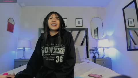 Snapshot of violettaa_stone chatting on April 12, 7:19 pm Violettaa online show from April 12, 7:19 pm