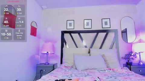 Snapshot of violettaa_stone chatting on April 25, 3:42 am Violettaa online show from April 25, 3:42 am