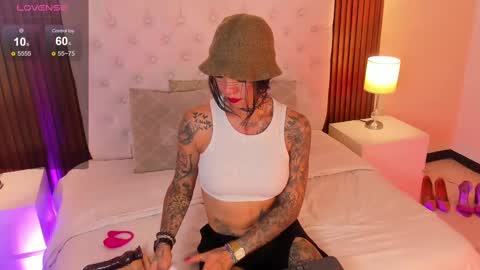 Snapshot of violettaalemida chatting on September 11, 12:27 pm violettaalemida online show from September 11, 12:27 pm