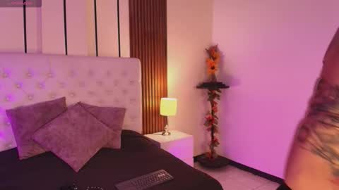 Snapshot of violettaalemida chatting on January 7, 1:13 pm violettaalemida online show from January 7, 1:13 pm