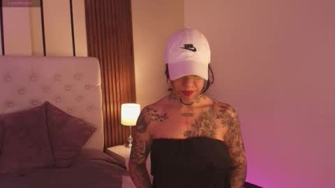 Snapshot of violettaalemida chatting on January 13, 1:05 pm violettaalemida online show from January 13, 1:05 pm