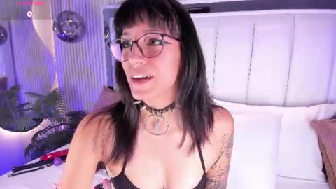 violettacolinss online show from July 8, 11:48 am