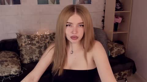 ViolettaOtis online show from December 28, 11:41 am