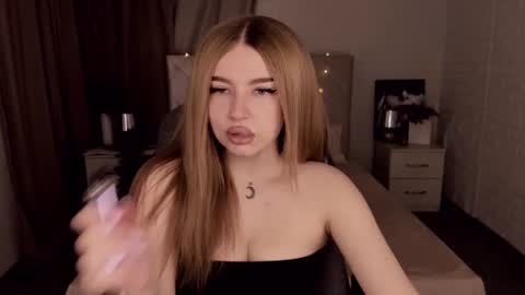 ViolettaOtis online show from January 16, 11:37 am