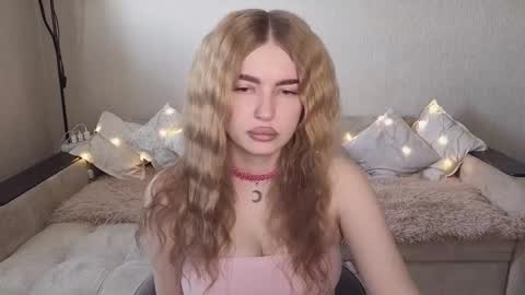 ViolettaOtis online show from September 13, 12:05 pm