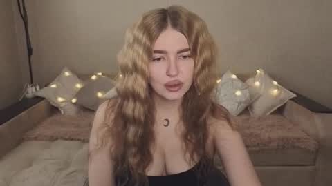 ViolettaOtis online show from September 24, 11:13 am