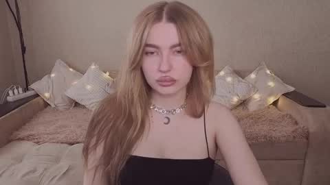 ViolettaOtis online show from April 19, 9:52 am