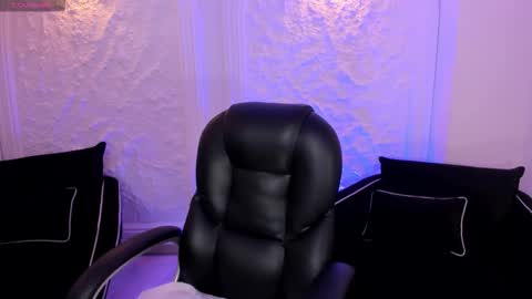 Violett Castel online show from October 13, 6:52 pm