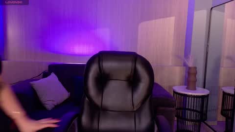 Violett Castel online show from February 13, 7:43 pm