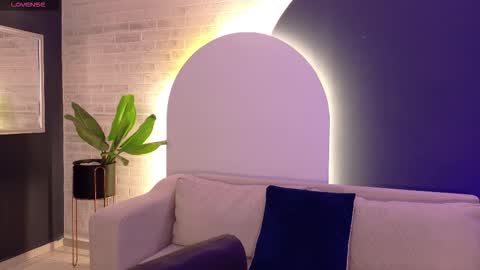 Violett Castel online show from March 7, 7:11 pm