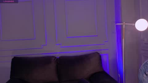 Violett Castel online show from March 11, 7:31 pm