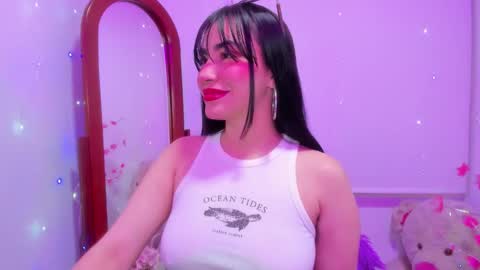 Snapshot of violette_laurent chatting on March 10, 10:20 am violette_laurent online show from March 10, 10:20 am