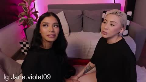 Snapshot of violettgrey_ chatting on October 2, 12:17 am Violet online show from October 2, 12:17 am