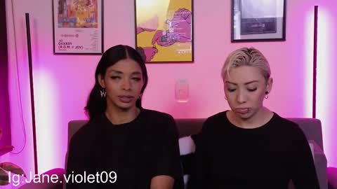 Snapshot of violettgrey_ chatting on October 12, 12:31 am Violet online show from October 12, 12:31 am
