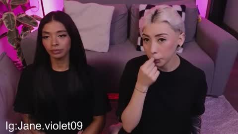 Snapshot of violettgrey_ chatting on October 17, 1:20 am Violet online show from October 17, 1:20 am