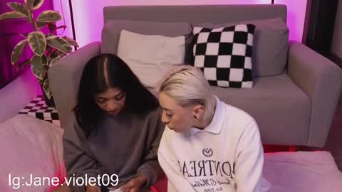 Snapshot of violettgrey_ chatting on October 19, 11:38 pm Violet online show from October 19, 11:38 pm