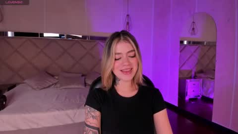 Violett  online show from November 17, 6:35 pm